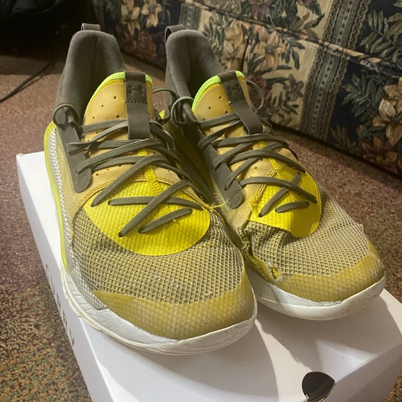 Under Armour Curry 7, Zeppelin Yellow - Picture 1 of 3